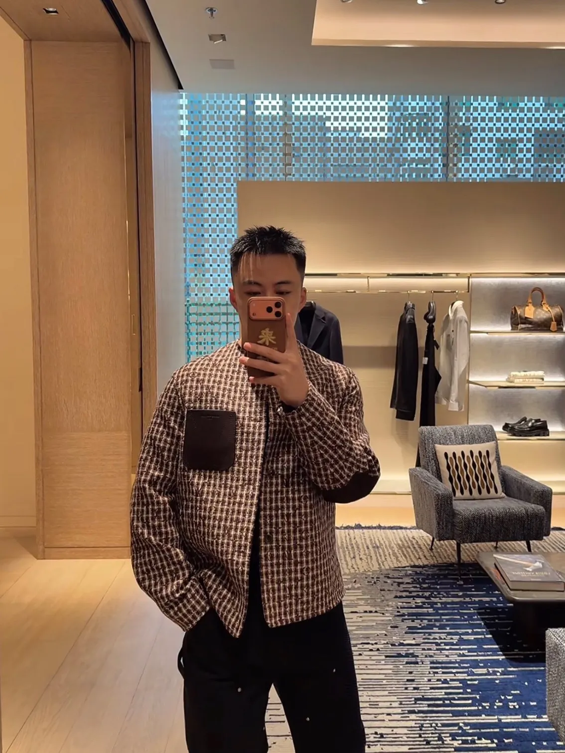 Louis Vuitton/ CHIC